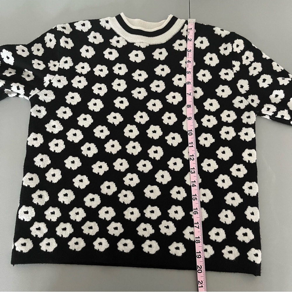 Daisy Knit Sweater Cottagecore Pullover Black White Floral - Picture 7 of 8
